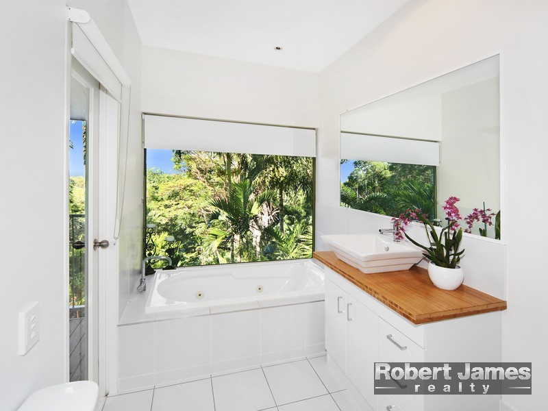 9 Hinterland Close, Tinbeerwah QLD 4563