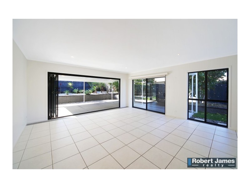 4 Pebble Court, Peregian Springs QLD 4573