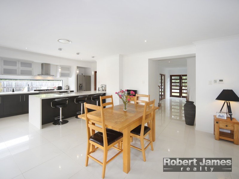 2 Attenuatta Place, Noosaville QLD 4566