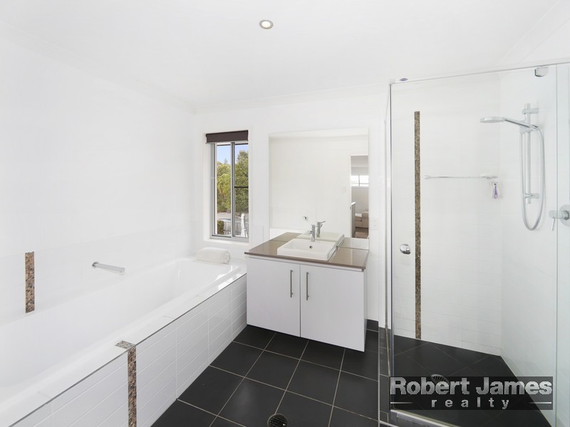 2 Attenuatta Place, Noosaville QLD 4566