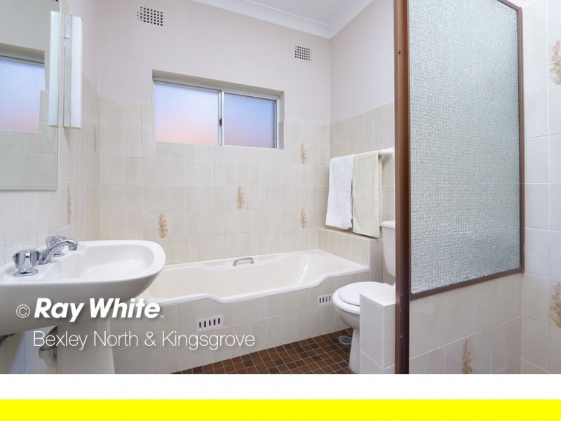 28 New England Drive, Kingsgrove NSW 2208