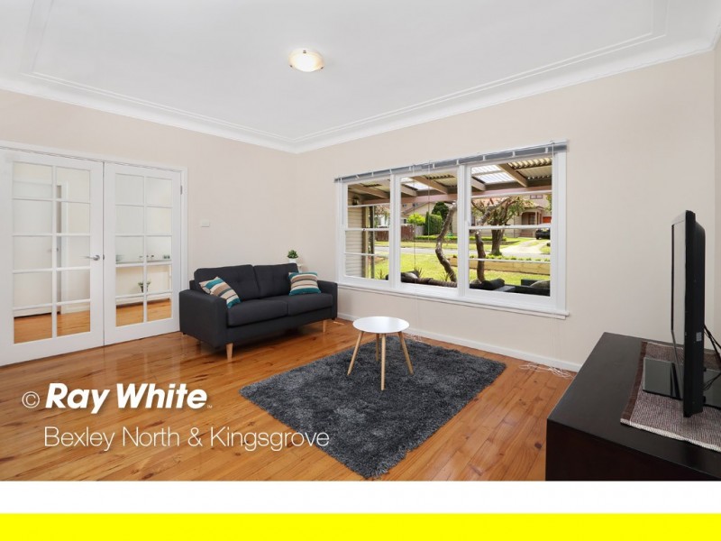 4 Leigh Avenue, Roselands NSW 2196