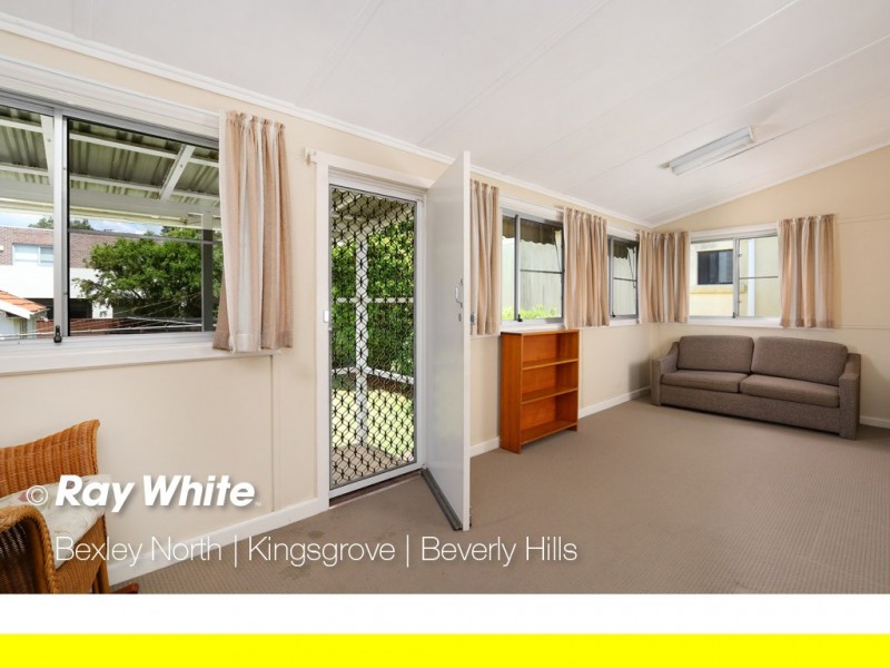 70 Glamis Street, Kingsgrove NSW 2208