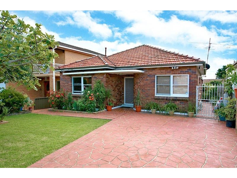 16 Bennett Street, Kingsgrove NSW 2208