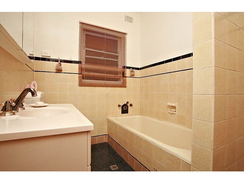 16 Bennett Street, Kingsgrove NSW 2208