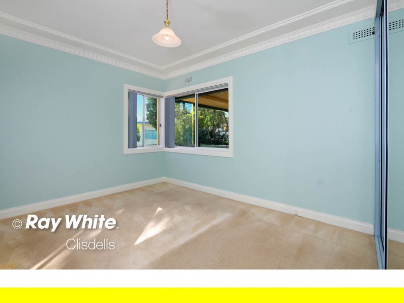 8 Bonds Road, Roselands NSW 2196