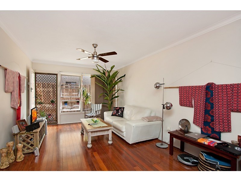 6/4 Johnston, Bilinga QLD 4225