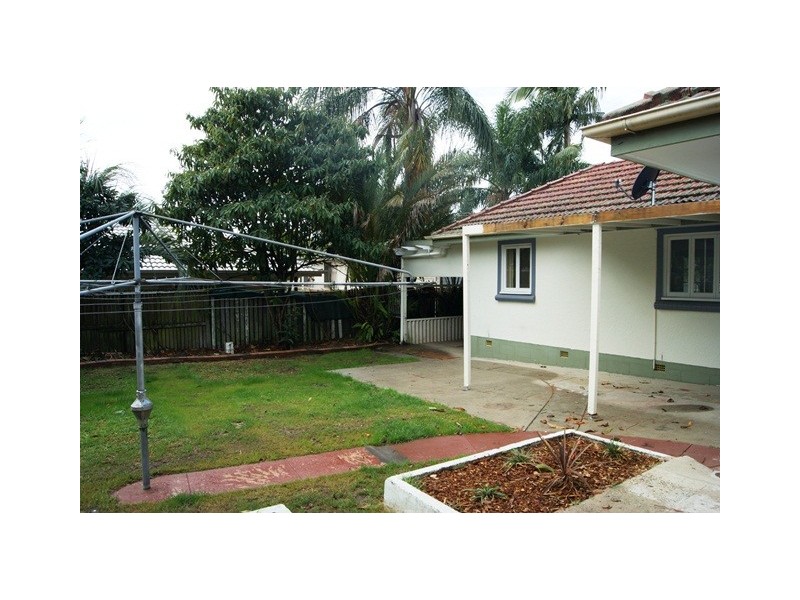 11 Scarborough Road, Redcliffe QLD 4020