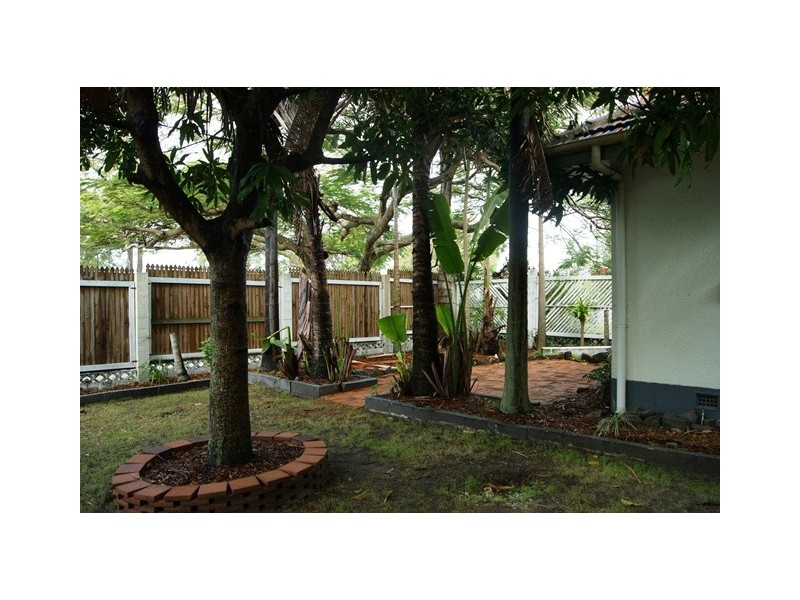 11 Scarborough Road, Redcliffe QLD 4020