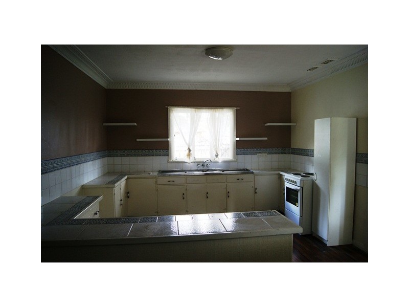 11 Scarborough Road, Redcliffe QLD 4020