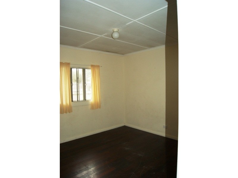 11 Scarborough Road, Redcliffe QLD 4020