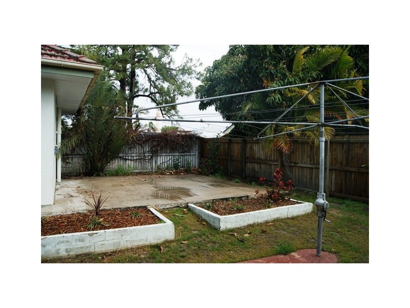 11 Scarborough Road, Redcliffe QLD 4020