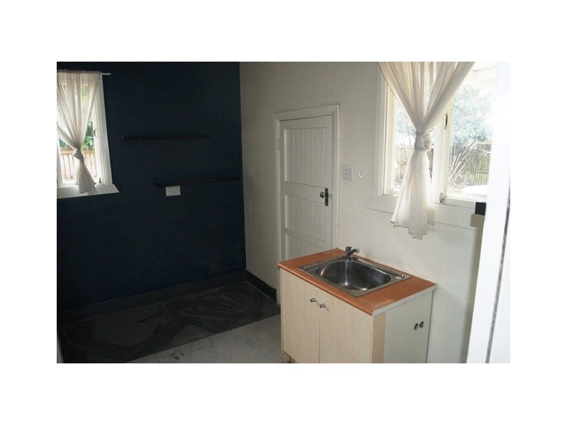 11 Scarborough Road, Redcliffe QLD 4020