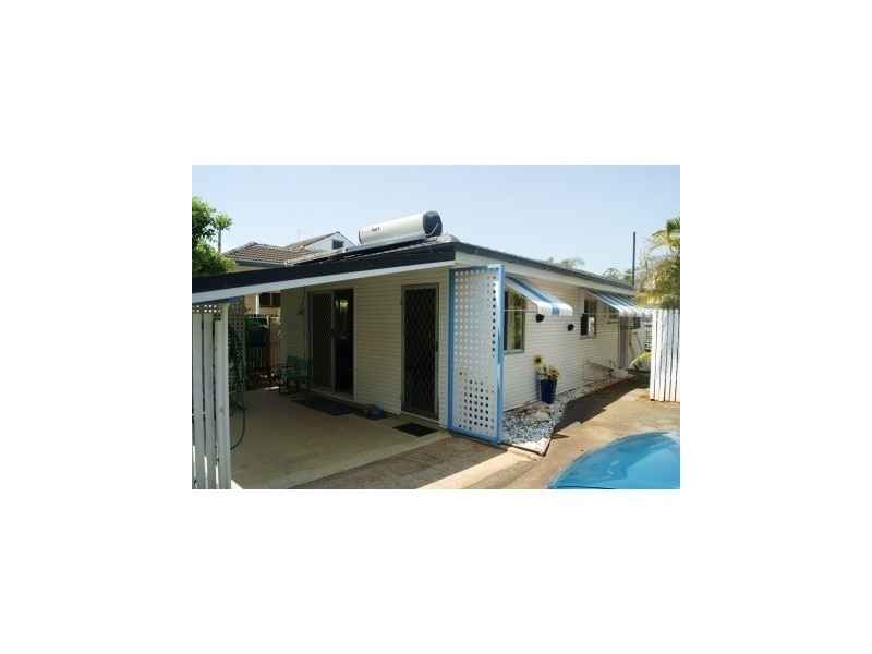 2/220 Prince Edward Parade, Scarborough QLD 4020