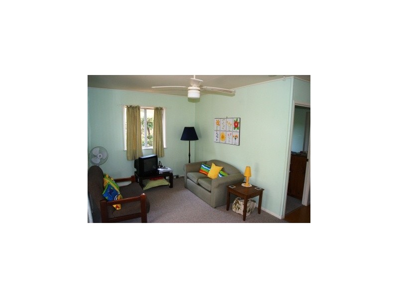 2/220 Prince Edward Parade, Scarborough QLD 4020