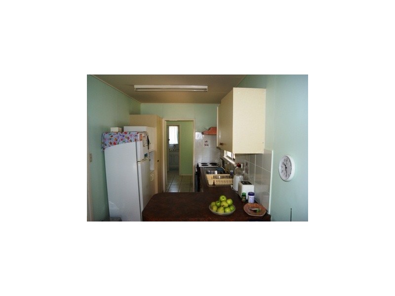 2/220 Prince Edward Parade, Scarborough QLD 4020