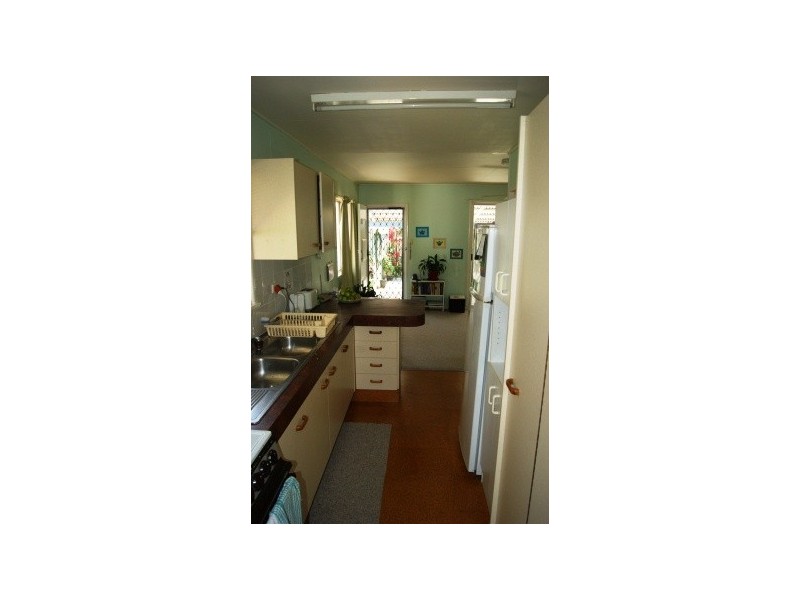 2/220 Prince Edward Parade, Scarborough QLD 4020
