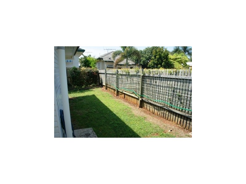 2/220 Prince Edward Parade, Scarborough QLD 4020