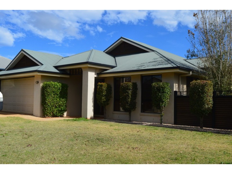 15 Scullin Street, Middle Ridge QLD 4350