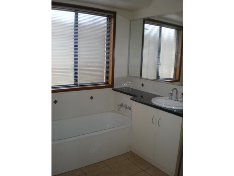 15 Scullin Street, Middle Ridge QLD 4350