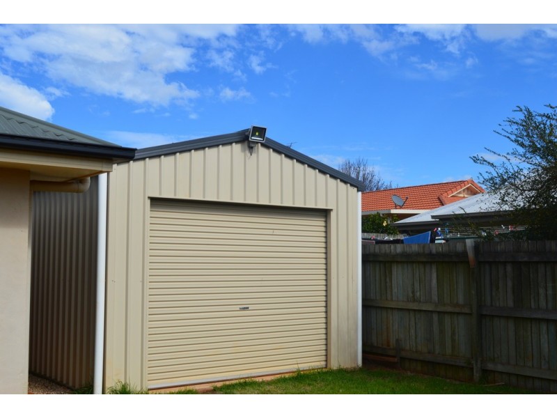 15 Scullin Street, Middle Ridge QLD 4350