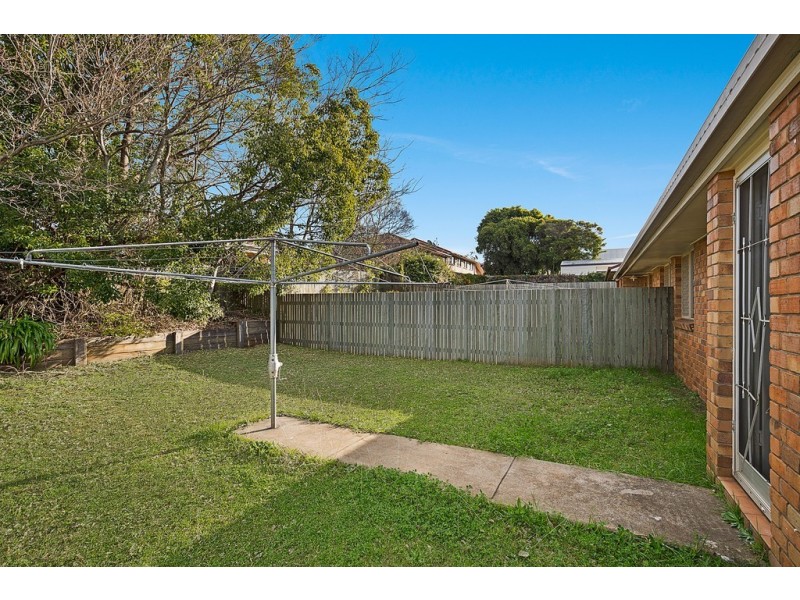1 and 2/328 Spring Street, Kearneys Spring QLD 4350