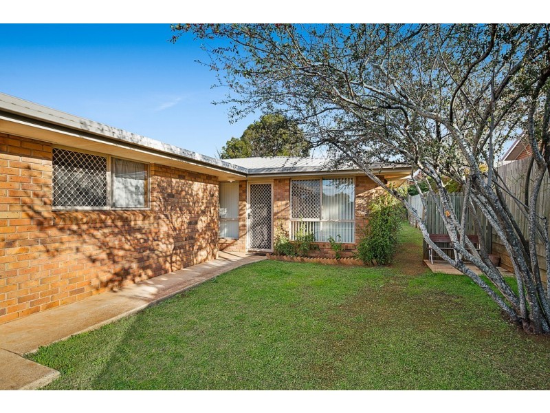 1 and 2/328 Spring Street, Kearneys Spring QLD 4350