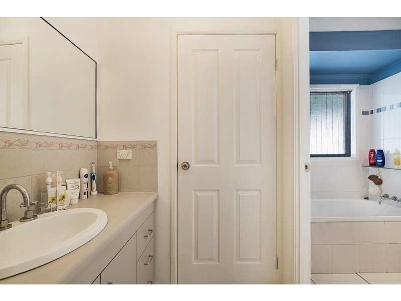 15 Poinciana Street, Newtown QLD 4350