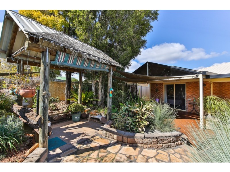 33 Gainsborough Drive, Glenvale QLD 4350