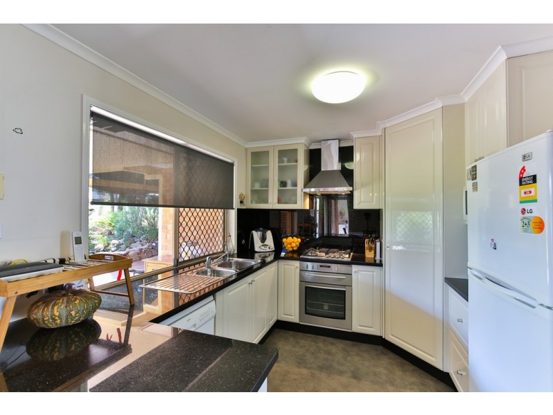 33 Gainsborough Drive, Glenvale QLD 4350