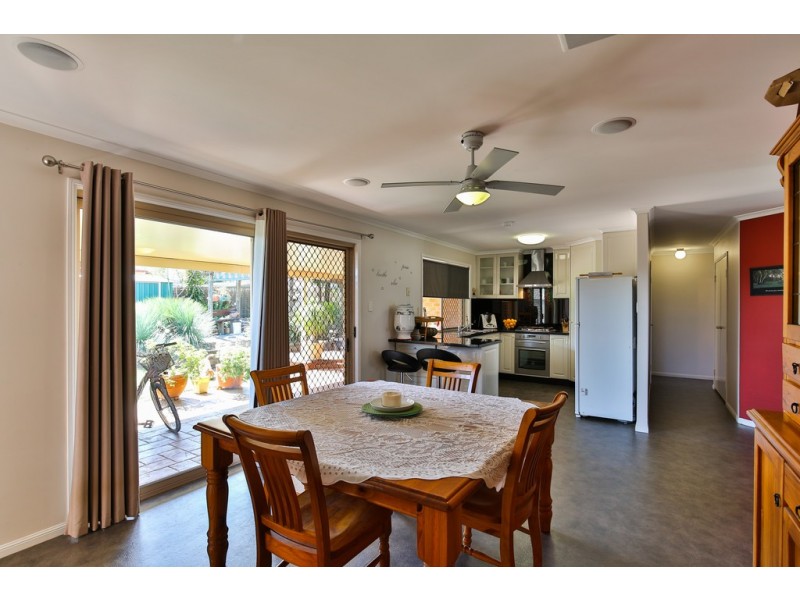 33 Gainsborough Drive, Glenvale QLD 4350