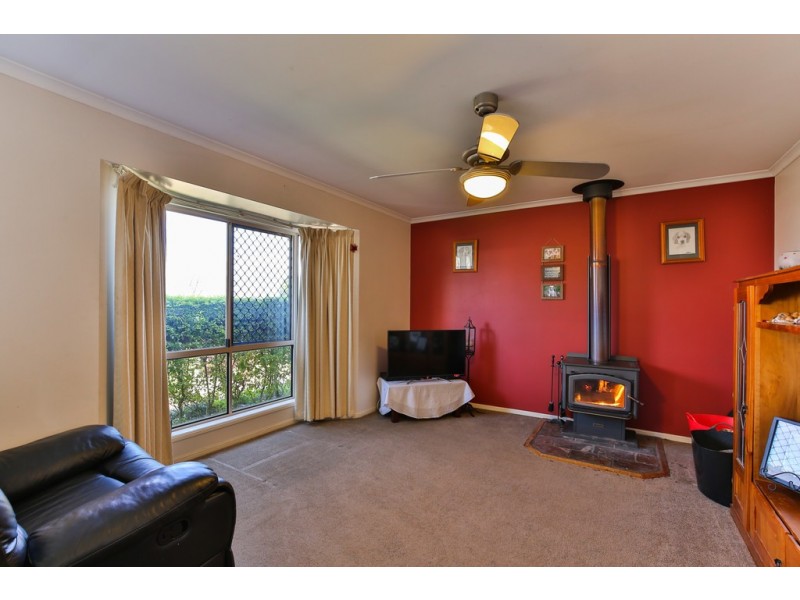 33 Gainsborough Drive, Glenvale QLD 4350