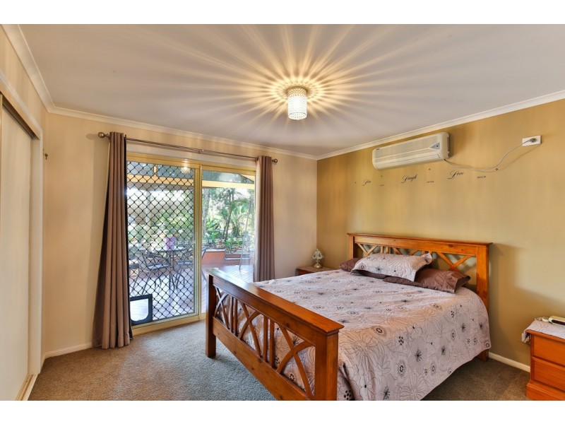 33 Gainsborough Drive, Glenvale QLD 4350
