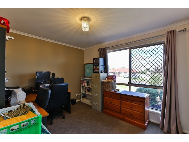 33 Gainsborough Drive, Glenvale QLD 4350