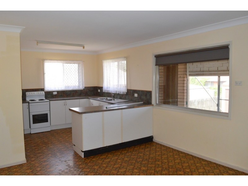 10 Croxley Street, Harristown QLD 4350