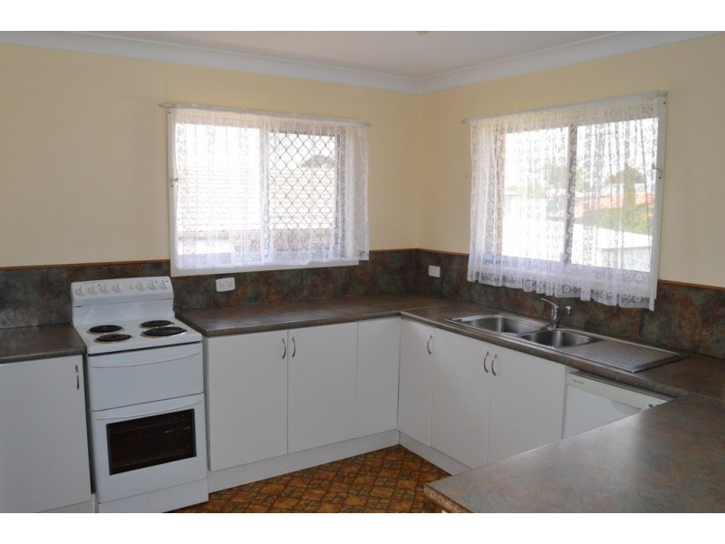 10 Croxley Street, Harristown QLD 4350