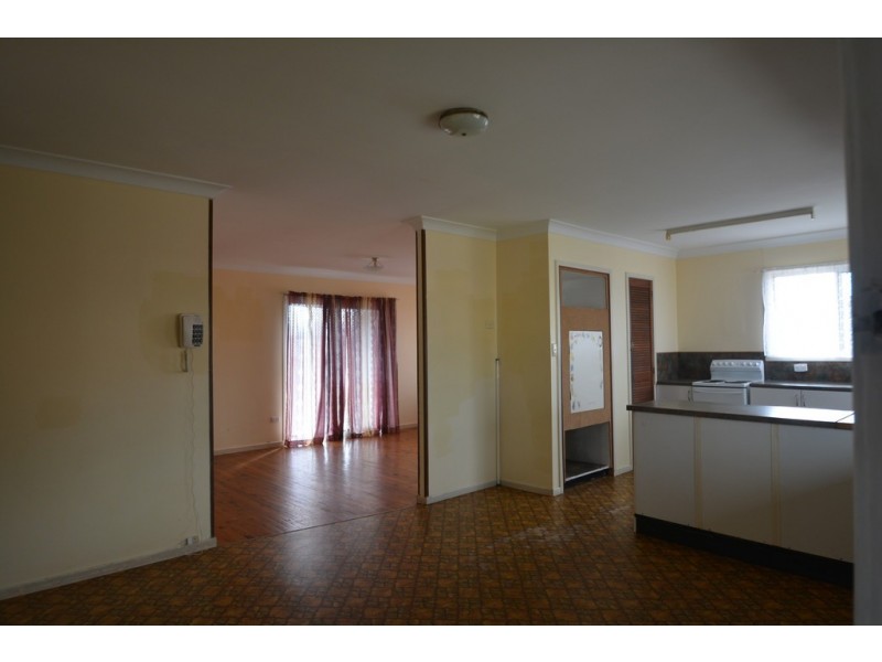 10 Croxley Street, Harristown QLD 4350