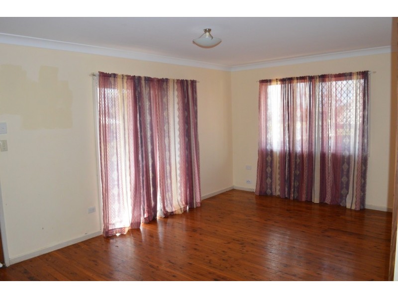 10 Croxley Street, Harristown QLD 4350