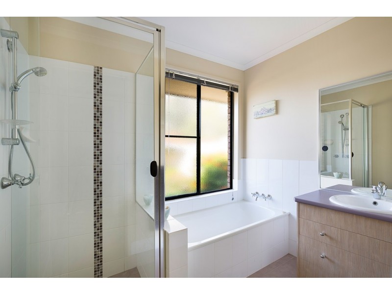 7 Karingal Court, Glenvale QLD 4350