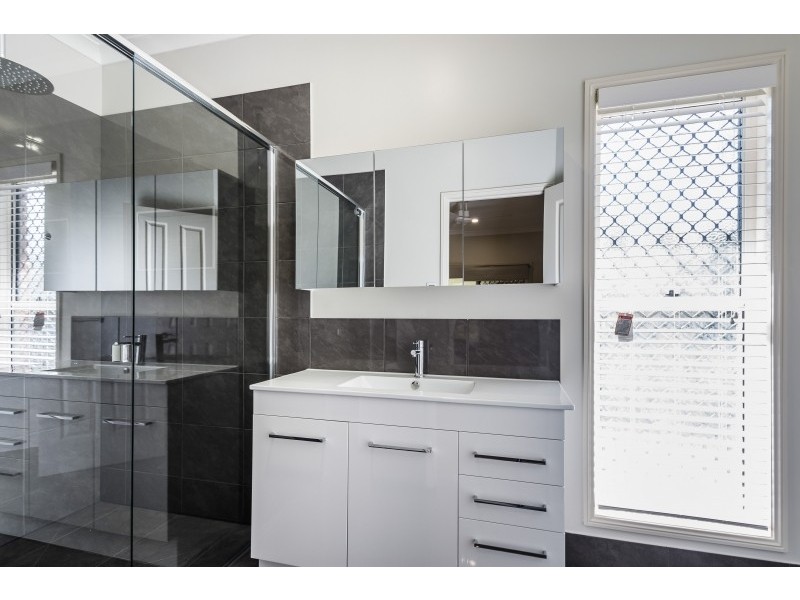 3 Woolmer Road, Highfields QLD 4352
