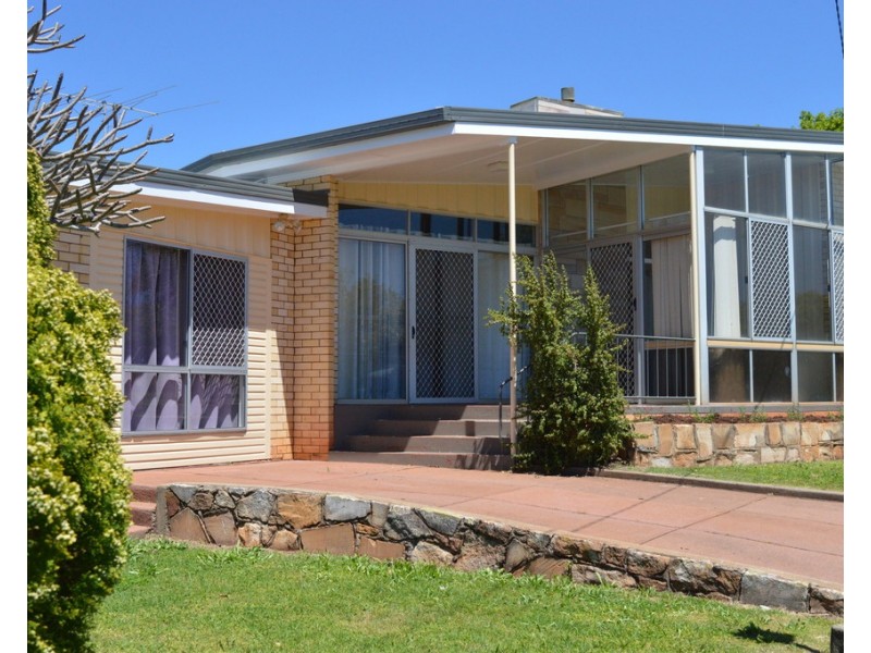 2A Macquarie Street, Centenary Heights QLD 4350
