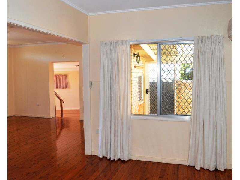 2A Macquarie Street, Centenary Heights QLD 4350