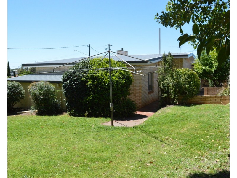 2A Macquarie Street, Centenary Heights QLD 4350