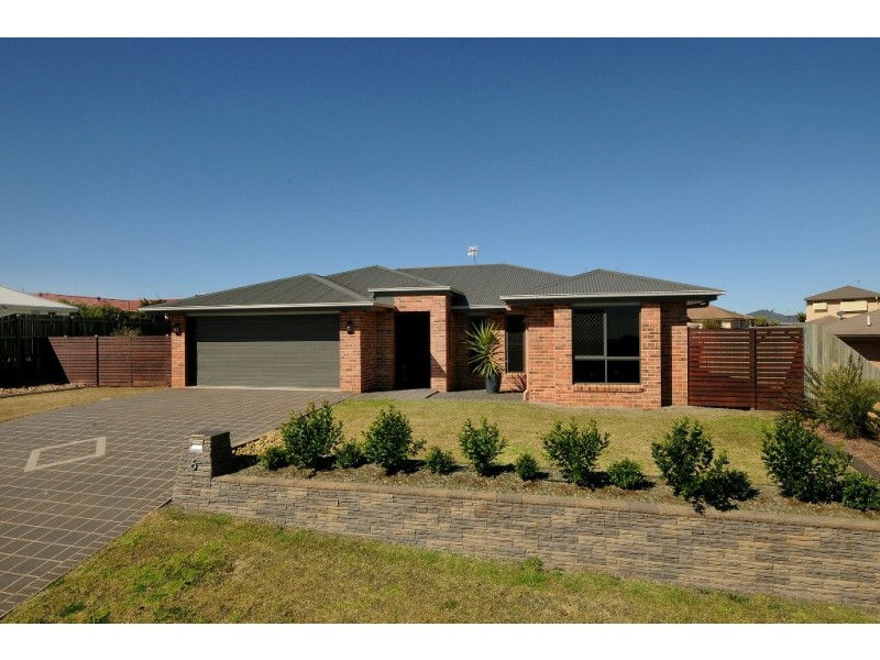 6 Campbell Drive, Highfields QLD 4352