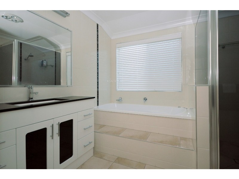 6 Campbell Drive, Highfields QLD 4352