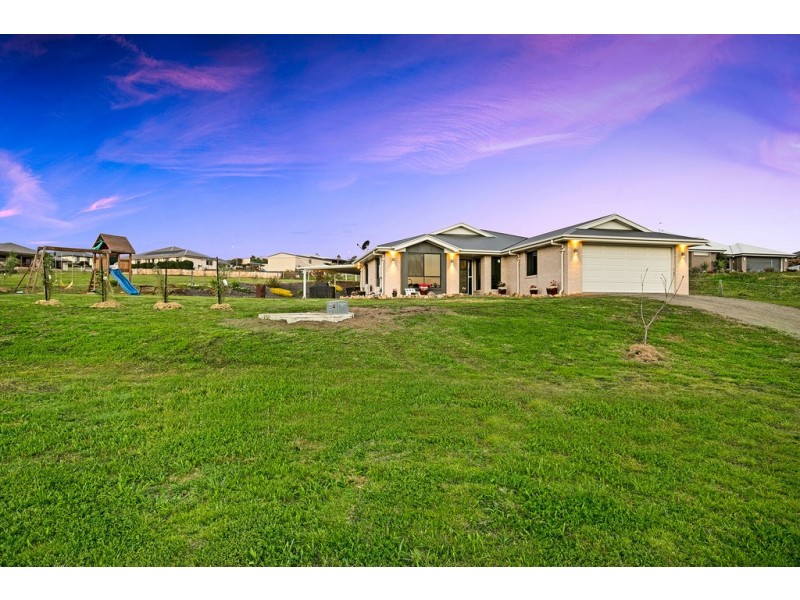 21 Settlers Drive, Gowrie Junction QLD 4352