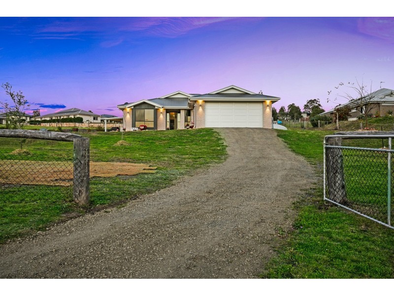 21 Settlers Drive, Gowrie Junction QLD 4352