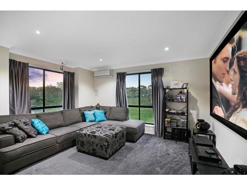 21 Settlers Drive, Gowrie Junction QLD 4352