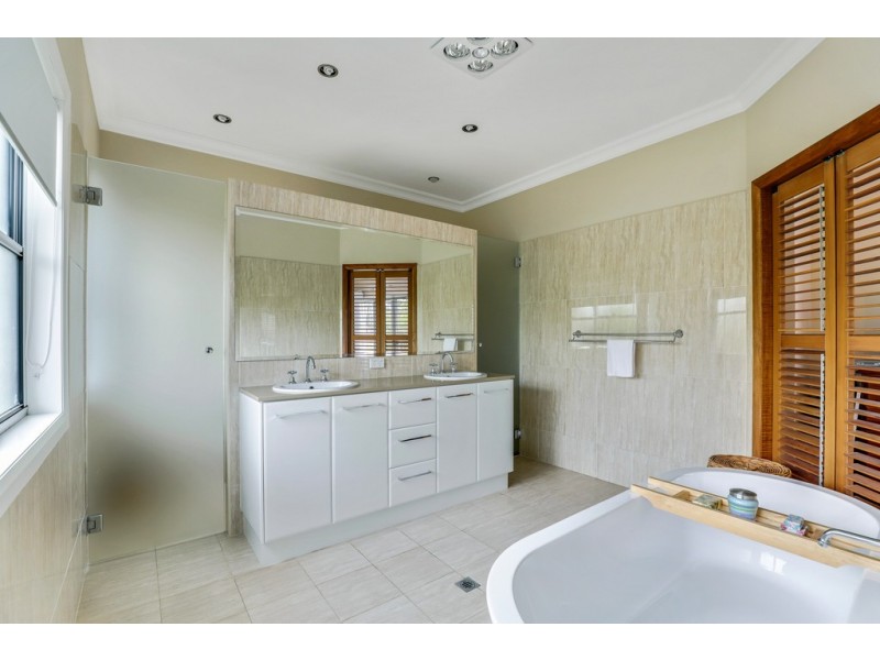 18 Smith Creek Road, Vale View QLD 4352