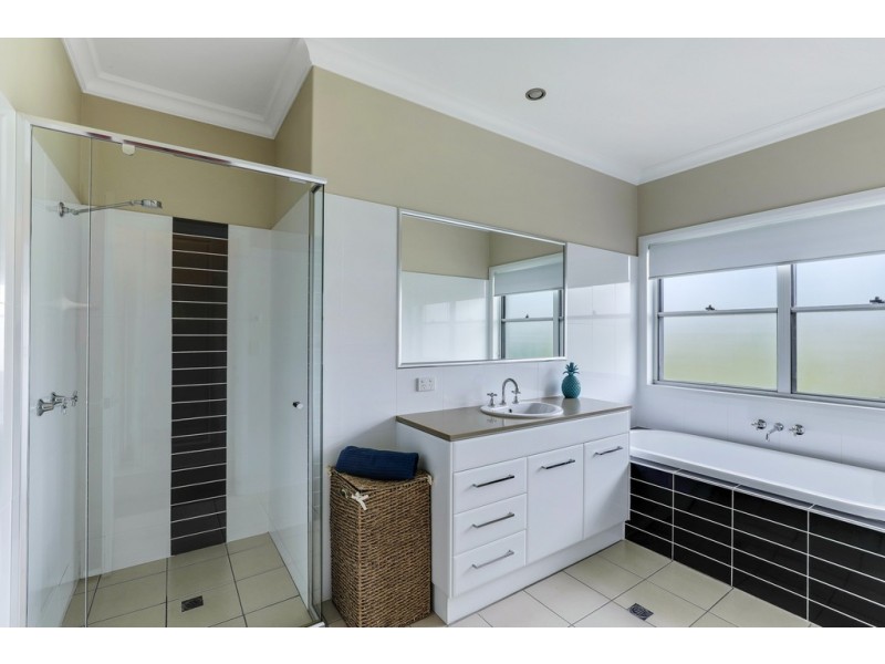 18 Smith Creek Road, Vale View QLD 4352